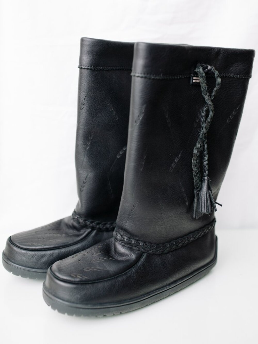 Manitobah Mukluks Tamarack Waterproof Winter Boots Black Size L 10 Sheepskin